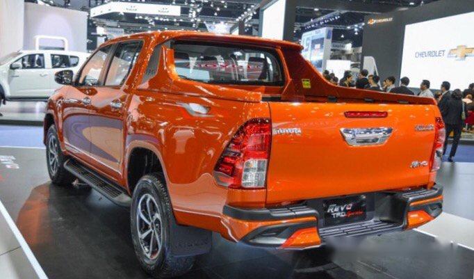Màu xe bán tải Toyota Hilux 2021 có 6 màu Bạc trắng đỏ cam đen