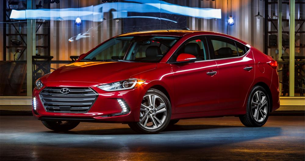 Hình ảnh mặt trước xe Hyundai Elantra 2017 màu đỏ