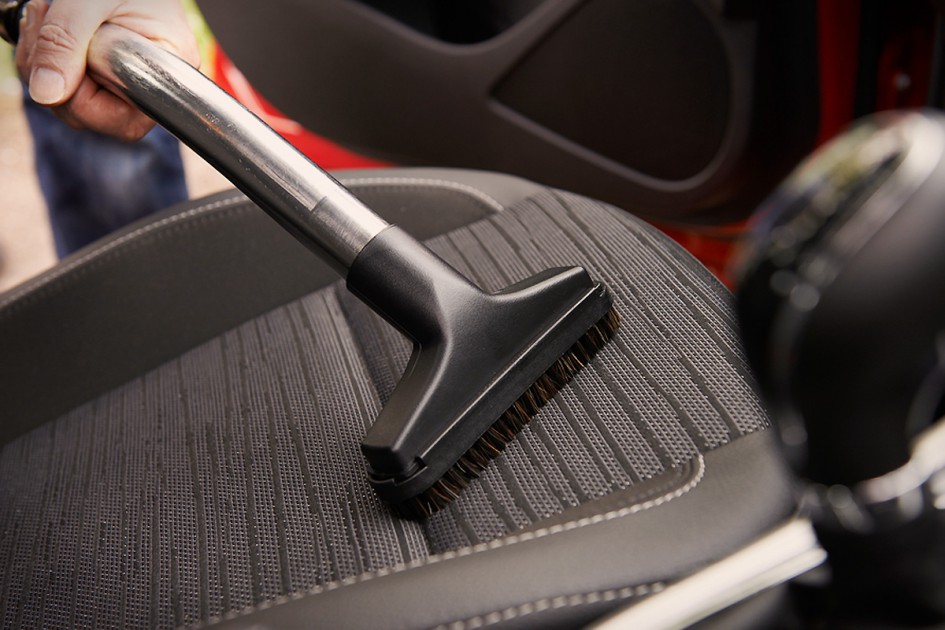 Quét thảm trước khi hút bụi Quét thảm trước khi hút bụi 3