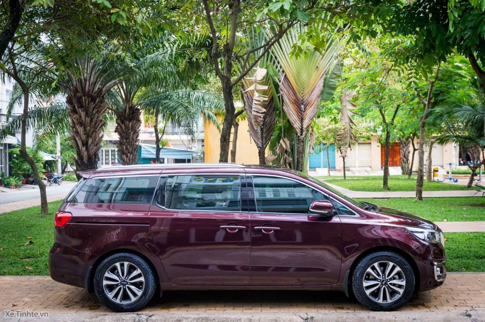 Kia Sedona 2.2 DATH: Mẫu MPV hiện đại, sang trọng 