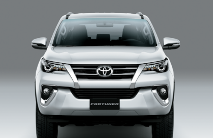 Đánh giá xe Toyota Fortuner 2018 máy dầu số tự động 2 cầu 2.8V 4x4 AT về phần đầu 3