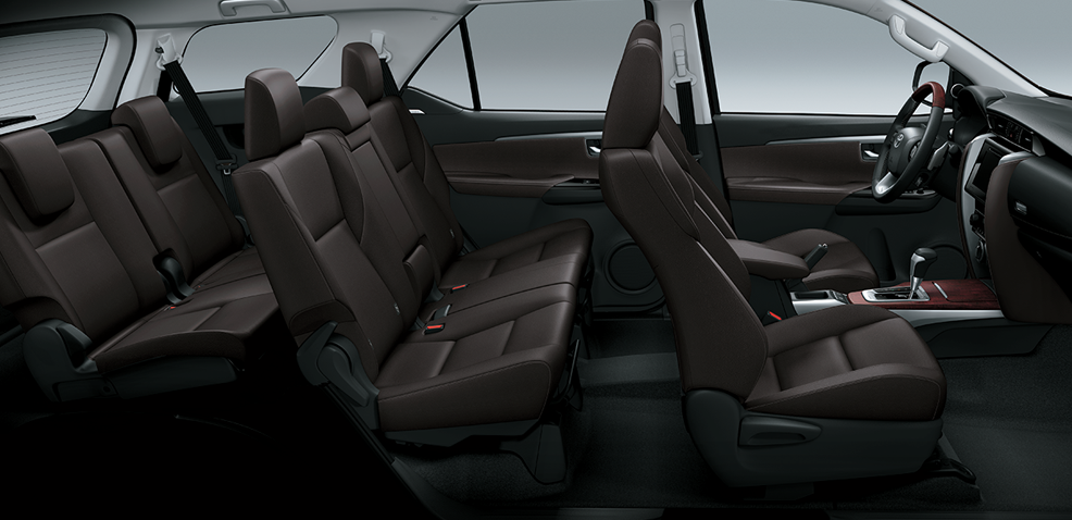 Đánh giá xe Toyota Fortuner 2018 2.8V 4x4 AT về ghế ngồi 13