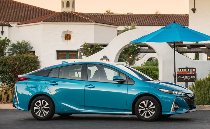 Phiên bản plug-in hybrid Prius Prime cũng góp mặt trong danh sách.