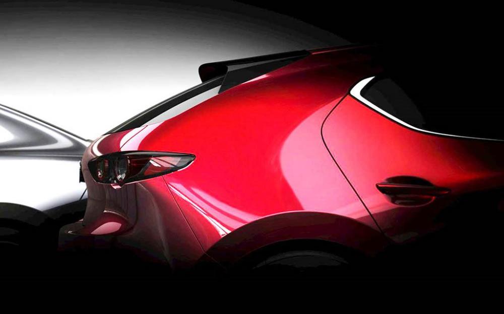 Phần đuôi của mẫu hatchback gần như giống với bản concept Mazda KAI Phần đuôi của mẫu hatchback gần như giống với bản concept Mazda KAI.