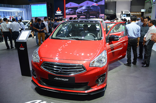 Mitsubishi Attrage mẫu sedan hạng B giá khởi điểm từ 375,5 triệu đồng.