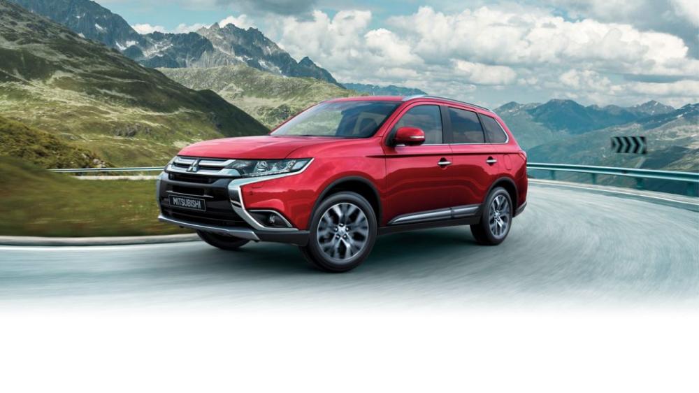 Mitsubishi Outlander về đích thứ 4 với 435 xe tiêu thụ trong tháng.