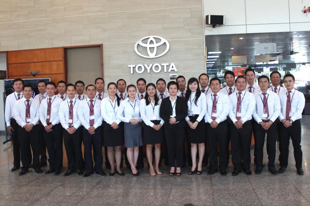 Đội ngũ nhân viên Toyota Hiroshima Tân Cảng