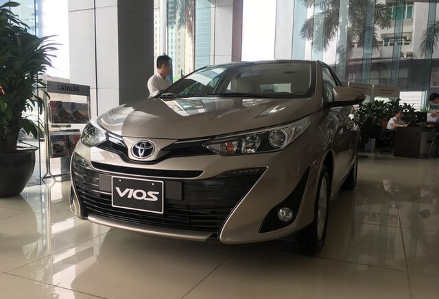 Toyota Vios có quà tặng bảo hiểm thân vỏ và gói phụ kiện.