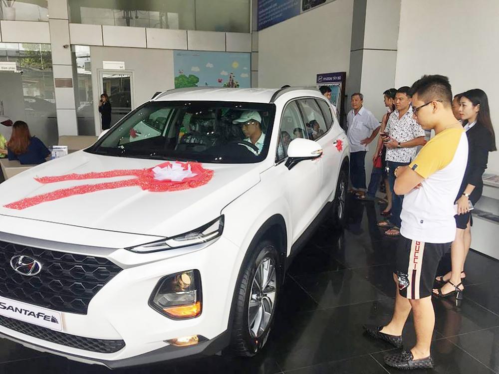 Hyundai Santa Fe 2019 kết thúc trưng bày vẫn chưa có thông tin ra mắt và giá bán.