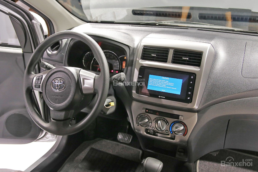 Dù không được đánh giá cao về trang bị nội thất nhưng Toyota Wigo vẫn rất hút khách .