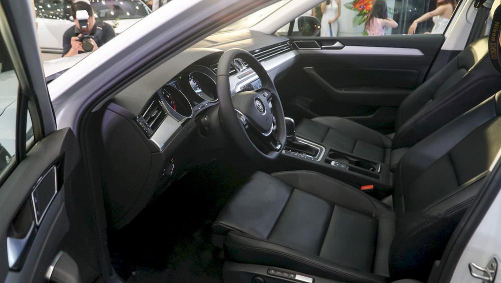 Đánh giá xe Volkswagen Passat 2018 về thiết kế nội thất