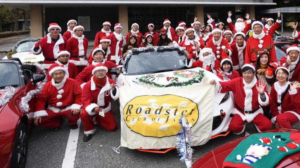Mazda “biến hình” thành ông già Noel làm từ thiện.