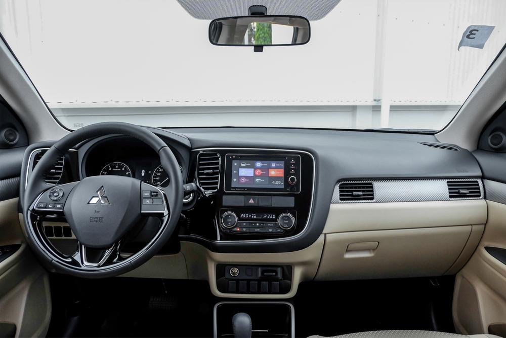 Nội thất Mitsubishi Outlander 2019