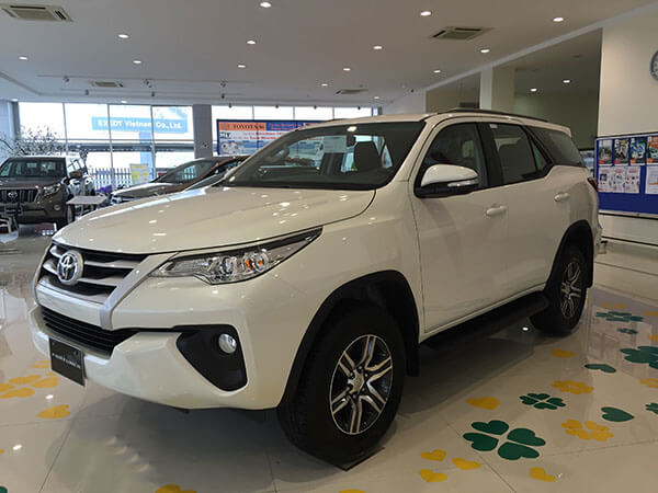 Vóc dáng trẻ trung cá tinh và hiện đại của Toyota Fortuner 2019