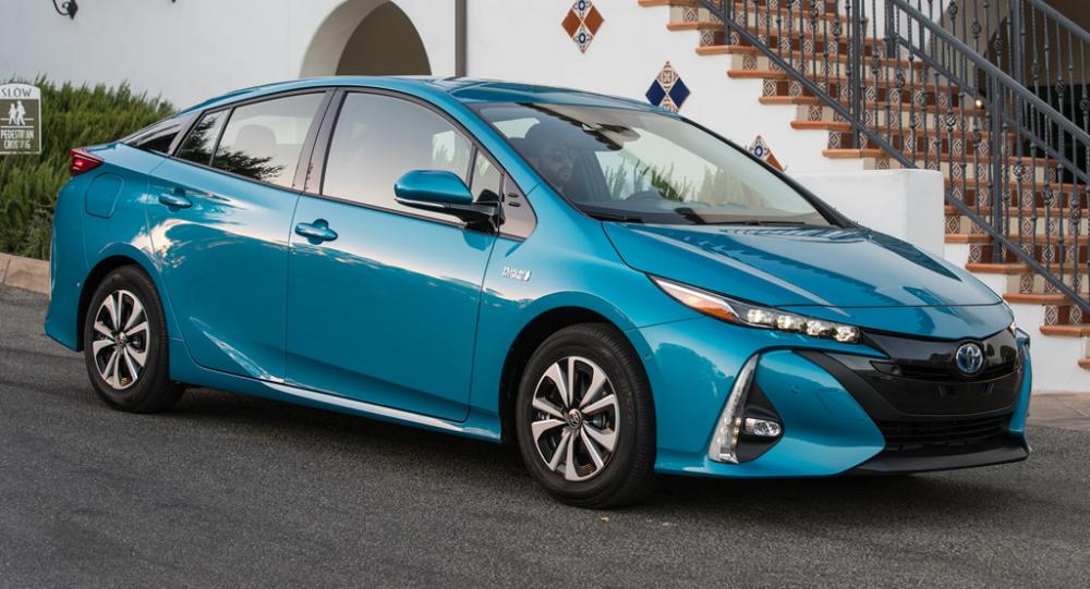 Top 10 mẫu xe đáng tin cậy nhất năm 2019: Toyota Prius Prime.