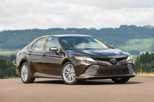 Xe hạng trung tốt nhất: Toyota Camry Hybrid 2019  .