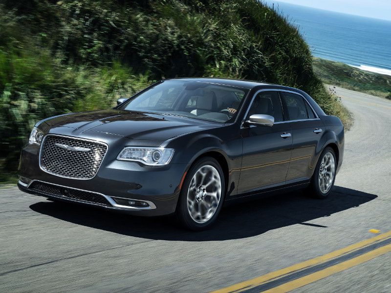 Top 10 mẫu xe sedan có ghế ngồi tốt nhất hiện nay - Chrysler 300 2019.