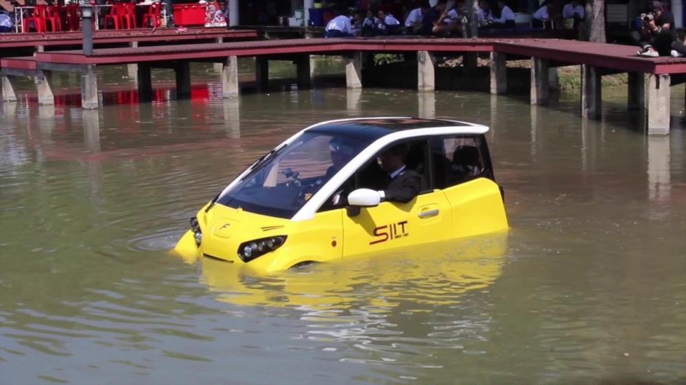 Xe hơi chạy điện Fomm Concept One có thể lội nước .