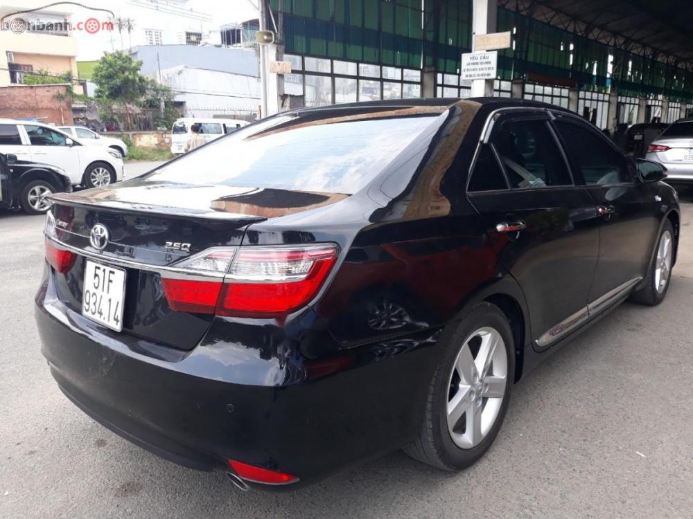 Bán Toyota Camry 2.5Q đời 2016, màu đen