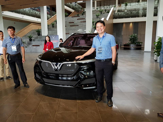 SUV VinFast Lux V8 phiên bản đặc biệt bất ngờ xuất hiện tại nhà máy ở Hải Phòng.