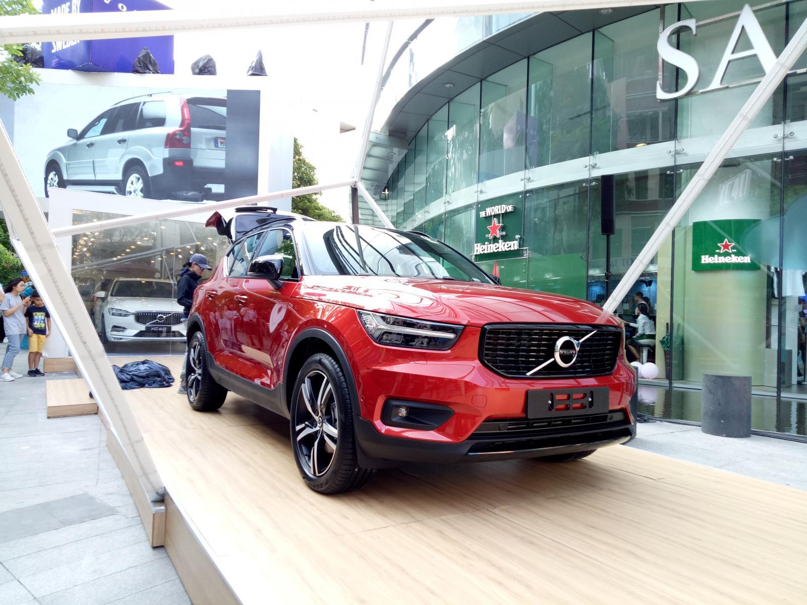 Volvo XC40 2019 ra mắt khách Việt, giá 1,750 tỉ đồng