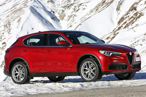 10 đối thủ đáng gờm của SUV cỡ nhỏ BMW X2: Alfa Romeo Stelvio 2019..