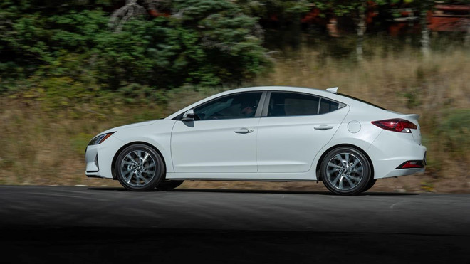 8 mẫu xe cỡ nhỏ an toàn nhất hiện nay: Hyundai Elantra.