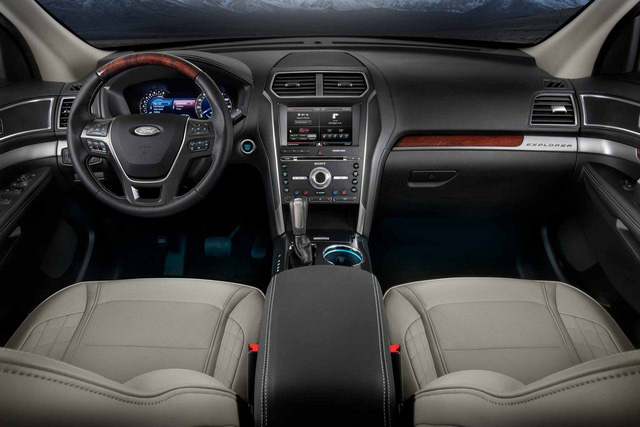 Vô lăng dễ điều khiển của Ford Explorer 2019