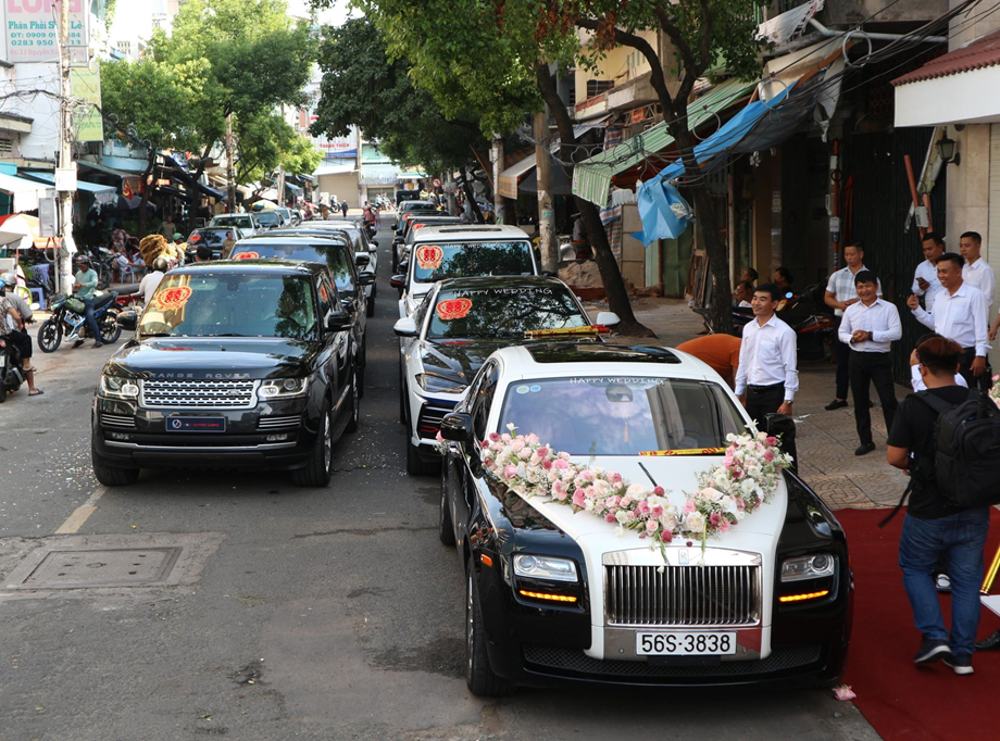 Ngắm dàn xe “triệu đô” tham dự lễ rước dâu con gái Minh Nhựa 1adf