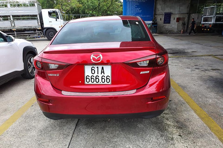 Mazda 3 bốc biển “lục quý 6” ở Bình Dương, cả chủ và xế nổi tiếng khắp mạng xã hội 4a