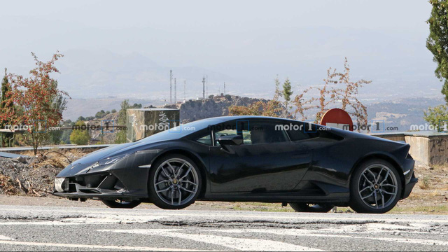 Lamborghini Huracan chạy thử trên đường để lộ một vài chi tiết  3a