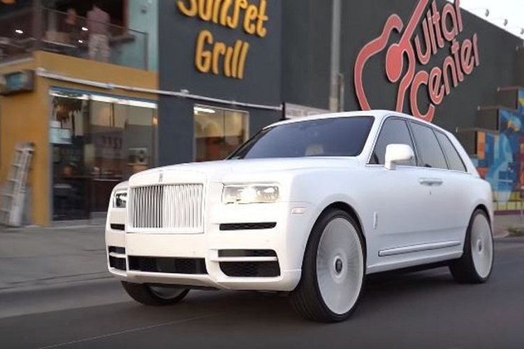 “Hô biến” Rolls-Royce Cullinan xám màu thành “bạch mã hoàng tử” 2a