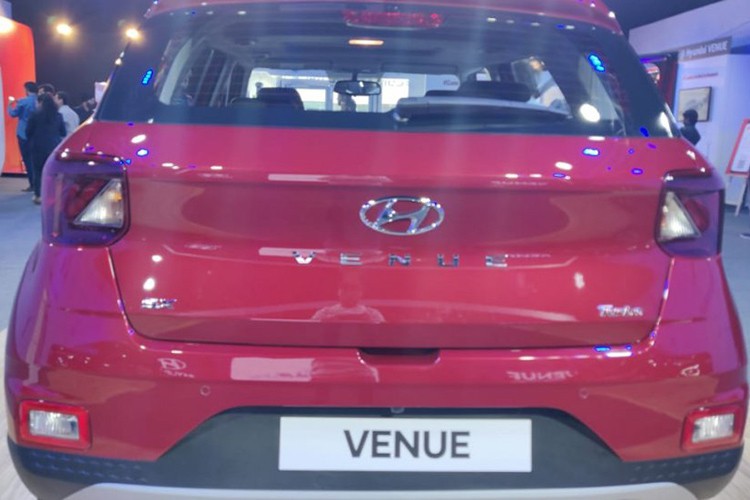 Hyundai Venue giá rẻ chỉ hơn 200 triệu đồng cháy hàng tại Ấn Độ 5a