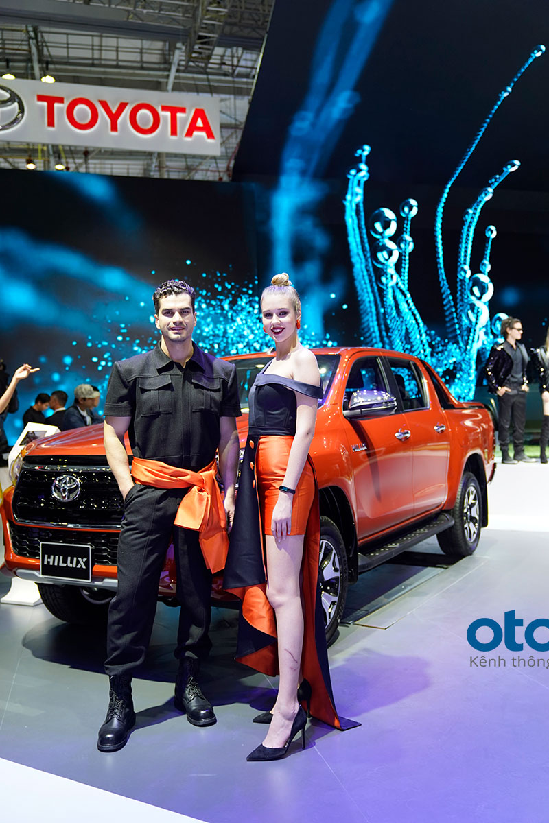 Ngắm "người đẹp và xe" tại triển lãm Vietnam Motor Show 2019 21a