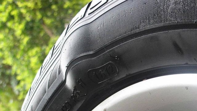 Độ nguy hại của lốp ô tô “chửa” mà vẫn vận hành 1a
