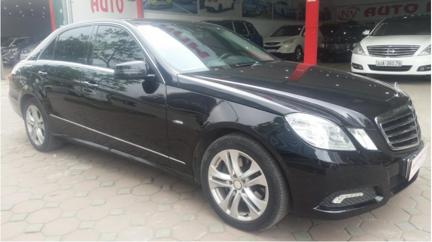 Ngoại hình Mercedes E250 2009 vẫn toát lên vẻ sang trọng vốn có của dòng xe sang Ngoại hình Mercedes E250 2009