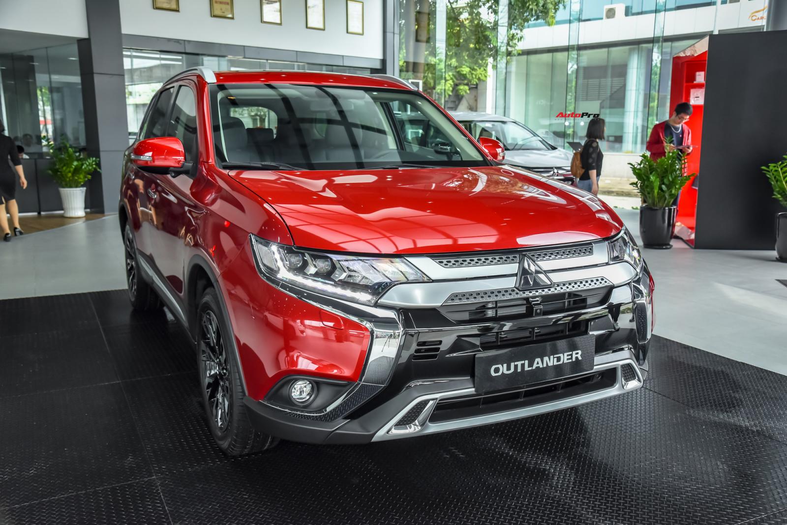 Mitsubishi Outlander 2020 chính thức ra mắt, giá từ 825 triệu đồng