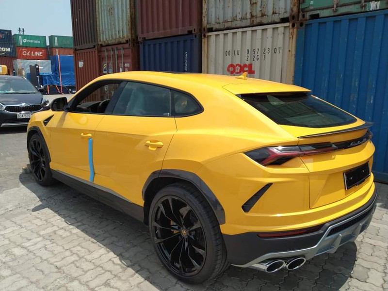 Urus Lamborghini sử dụng hệ dẫn động bốn bánh toàn thời gian với sức mạnh được truyền thông qua hộp số 8 cấp đến từ ZF. Urus Lamborghini sử dụng hệ dẫn động bốn bánh toàn thời gian