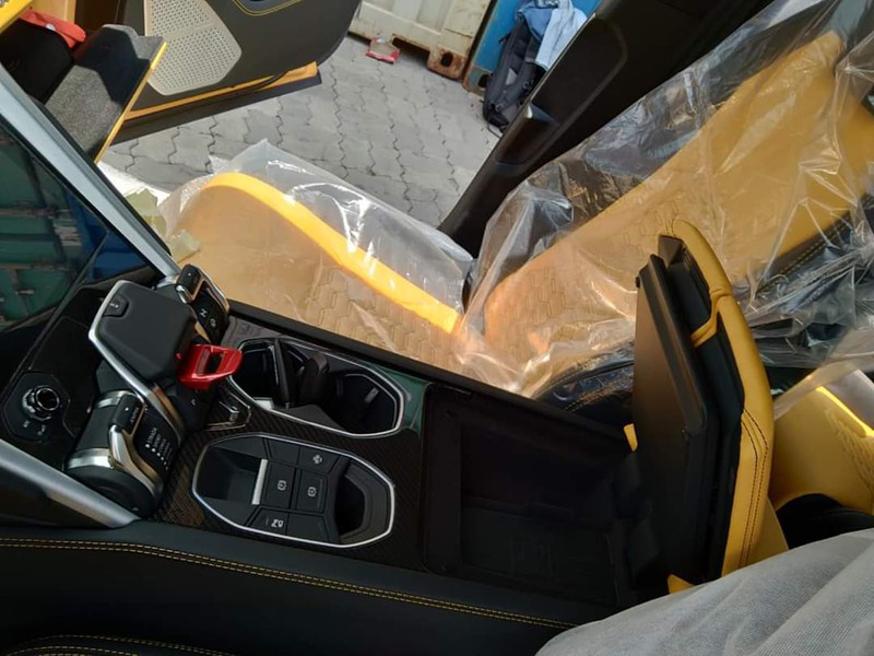 Urus 4 chỗ này có sức mạnh không hề thua kém bất kỳ chiếc Lamborghini nào khác khi có thể chạm mốc tốc độ 200 km/h trong vòng 12,8 giây và 100 km/h trong 3,4 giây. Urus 4 chỗ này có sức mạnh không hề thua kém bất kỳ chiếc Lamborghini nào