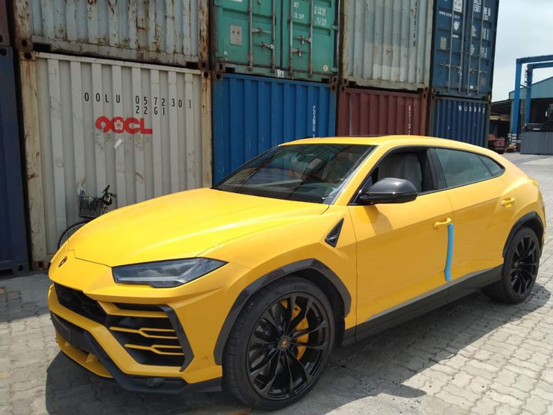 Diện mạo trẻ trung cùng phong cách thể thao đầy mạnh mẽ của chiếc Lamborghini Urus 4 chỗ đầu tiên tại Việt Nam. chiếc Lamborghini Urus 4 chỗ đầu tiên tại Việt Nam