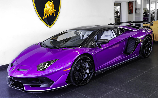 Lamborghini Aventador SVJ  màu tím