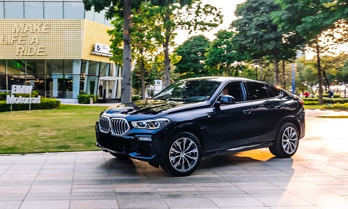 BMW X6 2020 xuất hiện tại Việt Nam chỉ có một phiên bản xDrive40i M Sport duy nhất với thiết kế ngoại hình đầy mạnh mẽ nhưng không kém phần sang trọng. BMW X6 2020