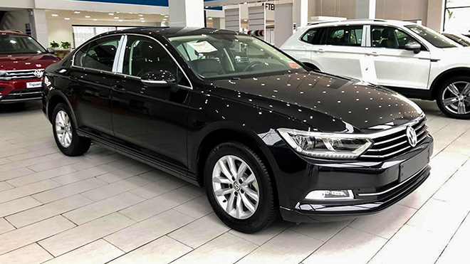 Khoang cabin của Volkswagen Passat được thiết kế tương tự các dòng xe sedan của Audi. Volkswagen Passat