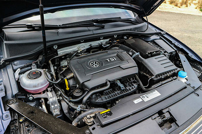 Mẫu xe sedan Đức gồm khối động cơ 4 xy-lanh, 1.8L, đạt công suất tối đa 180 mã lực tại vòng tua máy 5500–6000 vòng/phút, 250 Nm mô-men xoắn cực đại tại vòng tua máy 1500– 5000 vòng/phút. Mẫu xe sedan Đức