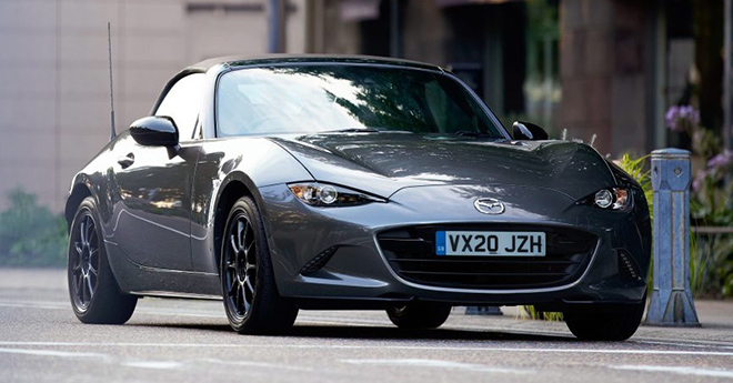 MX-5 R-Sport bản đặc biệt vừa chào sân được sản xuất với số lượng giới hạn, chỉ 150 chiếc với những điểm độc đáo hơn hẳn MX-5 cơ bản. Mazda MX-5 R-Sport bản đặc biệt