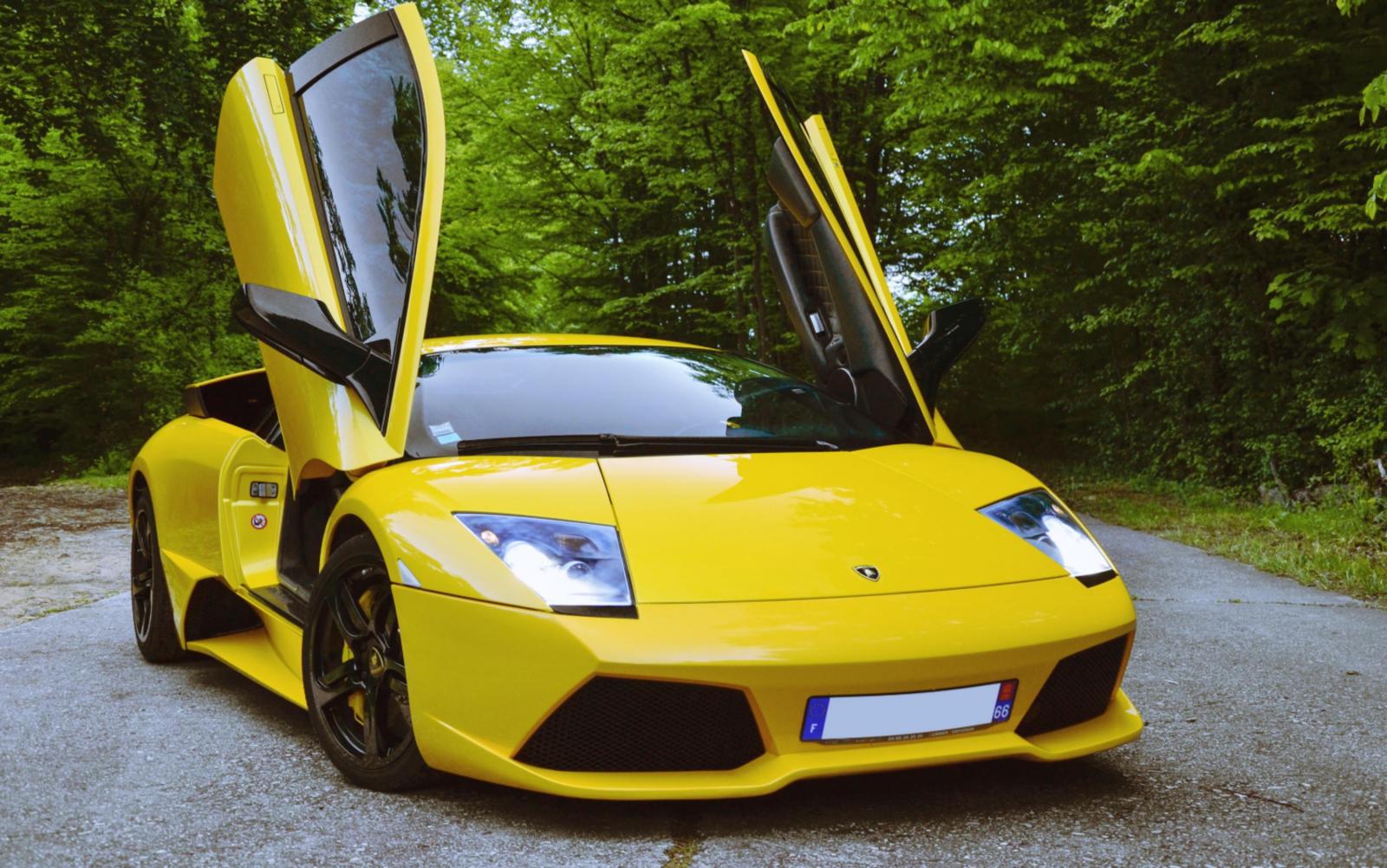 Lamborghini Murcielago LP640-4 màu vàng
