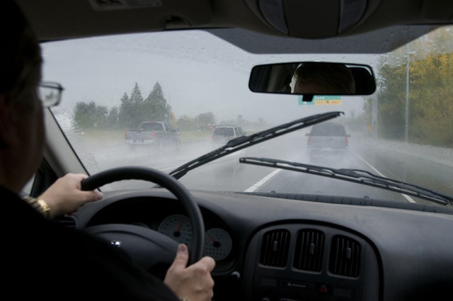  lái ô tô an toàn trong mùa mưa 