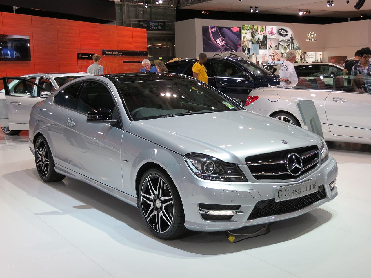 Mercedes Việt Nam triệu hồi xe