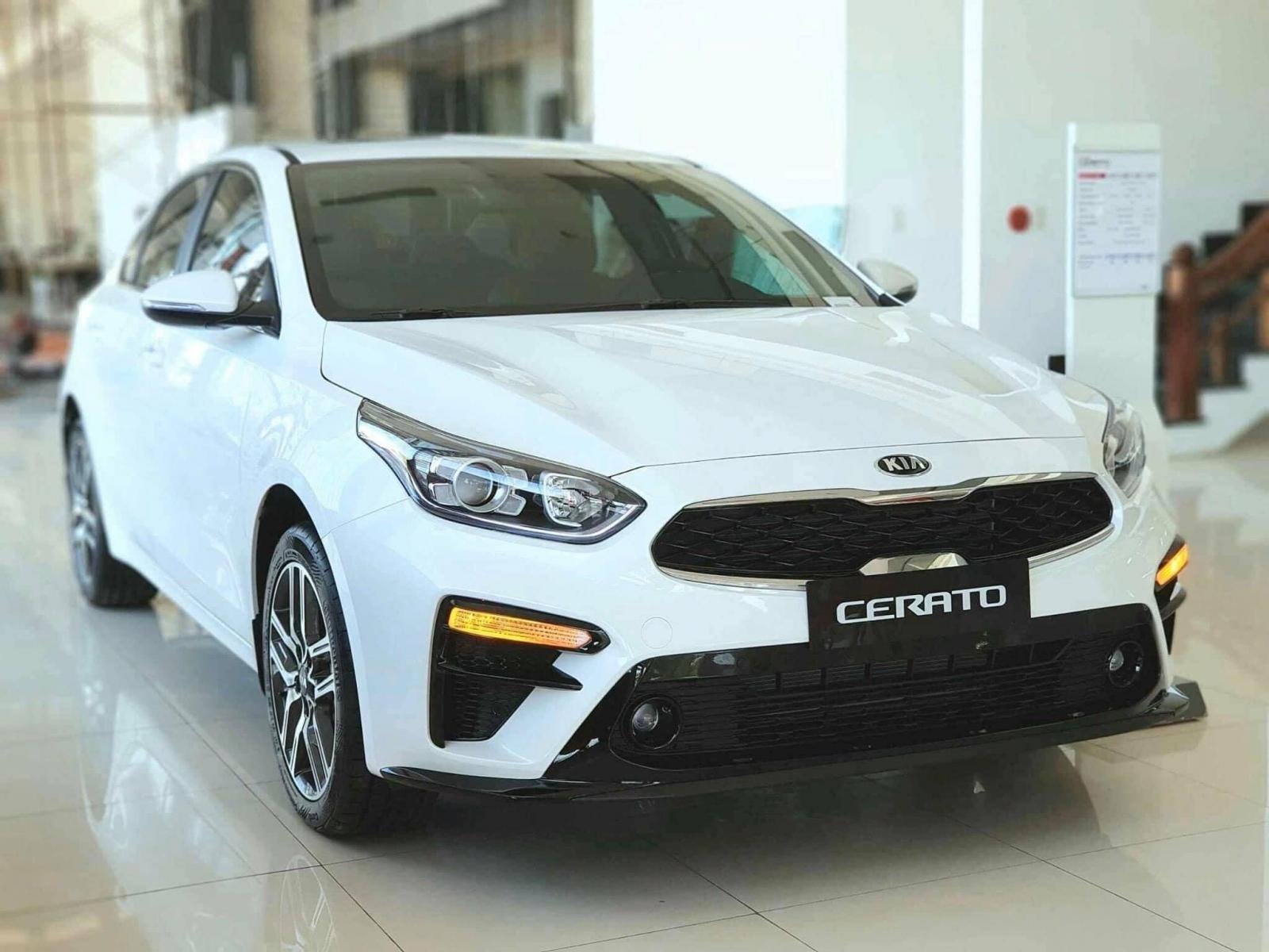 Giá Kia Cerato tăng 10 triệu đồng, đi ngược xu hướng thị trường cuối năm Giá Kia Cerato