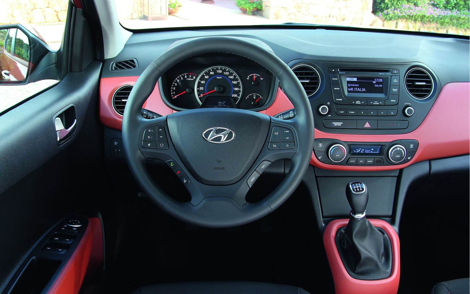 Nội thất xe Hyundai Grand i10 2015 Nội thất xe Hyundai Grand i10 2015